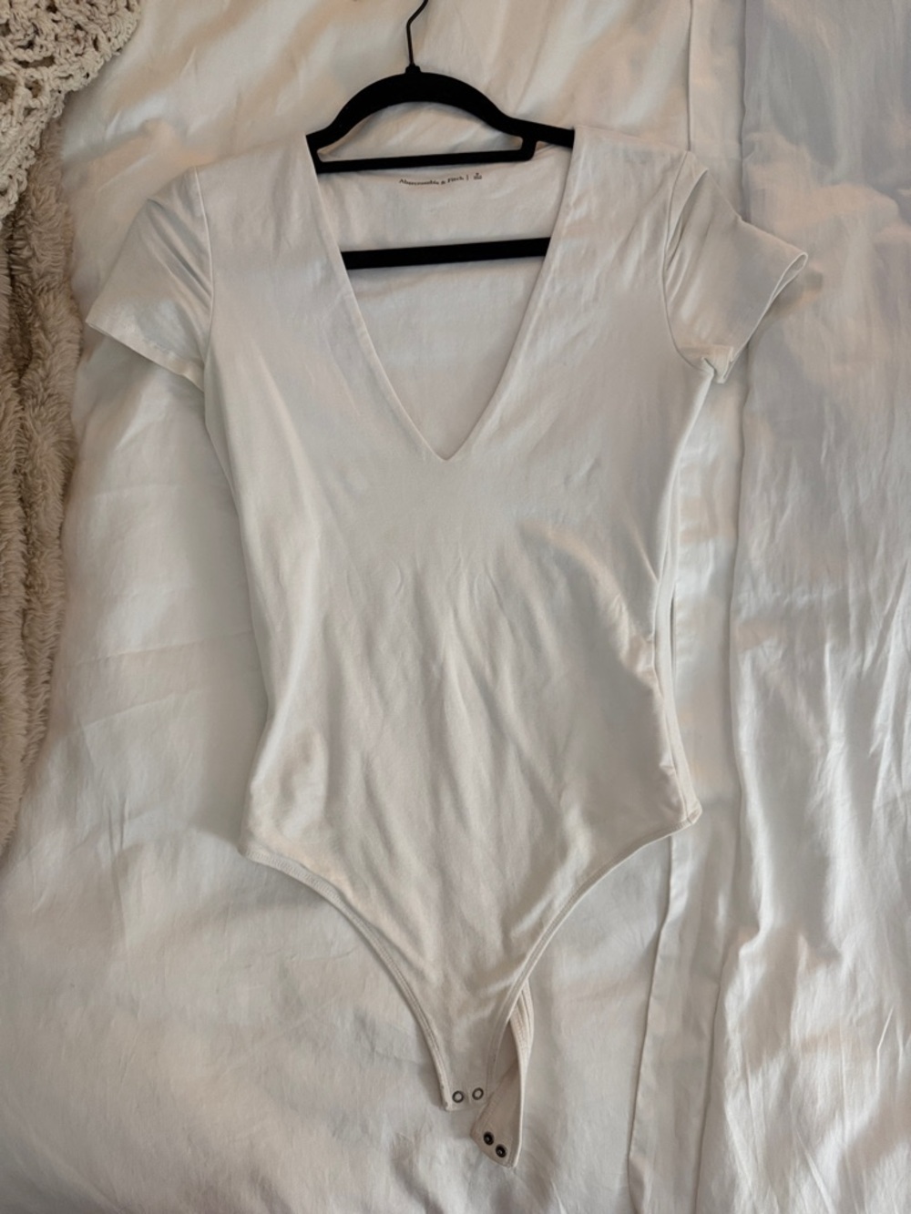 Abercrombie & Fitch White V-Neck Short Sleeve Bodysuit
